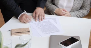 Seguro de caución frente a aval bancario: diferencias y cuál conviene a tu empresa
